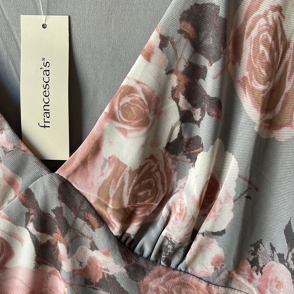 Francesca’s grey and pink floral blouse - Picture 5 of 5